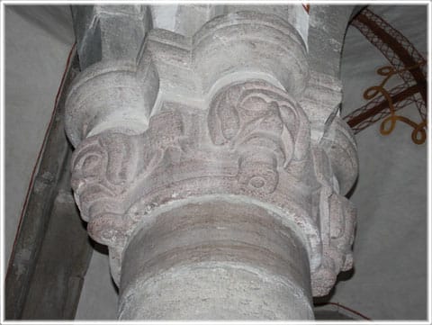Pelarhuvuden i Hablingbo kyrka