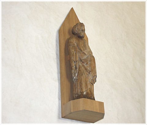 Hall kyrka, träskulptur