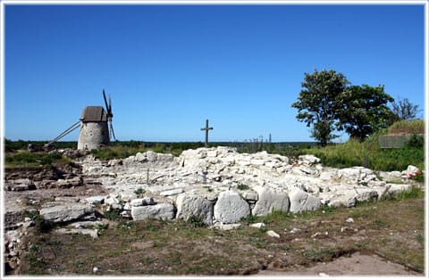 Kyrkruiner på S:t Olofsholm