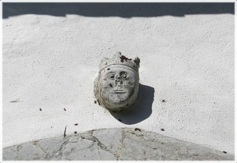 Den krönte utanpå Hangvars kyrka