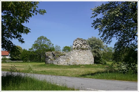 Öja kastal, foto Bernt Enderborg