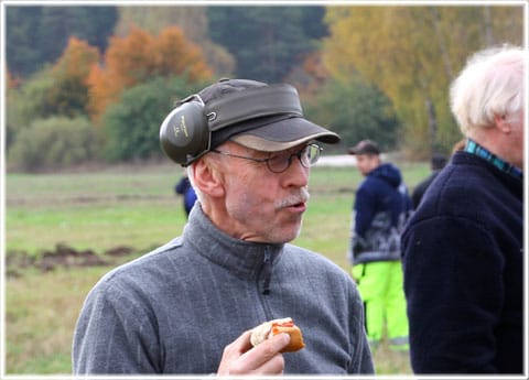Ingvar äter korv