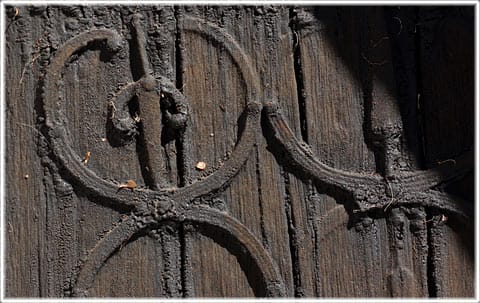 Smide på tornporten, När kyrka