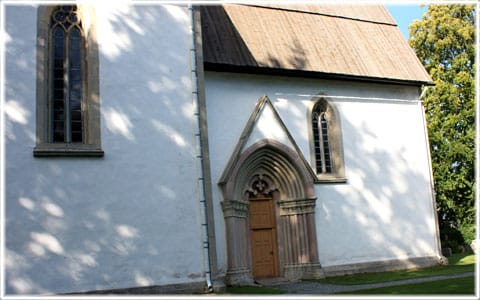 Korets sydfasad på När kyrka