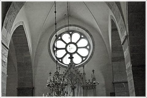 Rundfönster, Roma kyrka