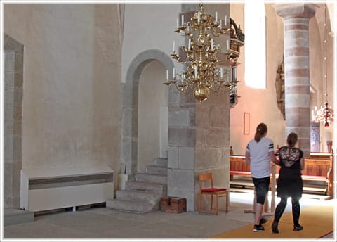 En ambo, den enda bevarade medeltida talarstolen på Gotland, Vamlingbo kyrka
