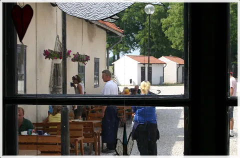 Mankell sponsrar Romateatern 2007, foto Bernt Enderborg