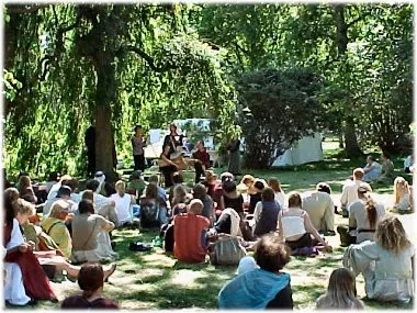 En promenad på Medeltidsveckan den 6 augusti 2003 , foto Bernt Enderborg