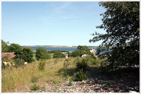 Utsikt vid Strandridaregården Kyllaj i Hellvi