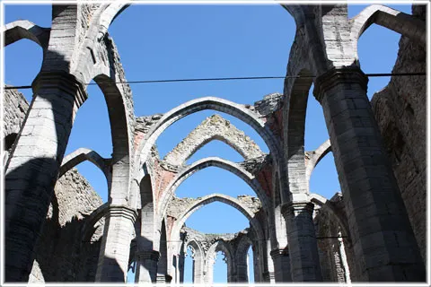 Visby kyrkoruiner, foto Bernt Enderborg