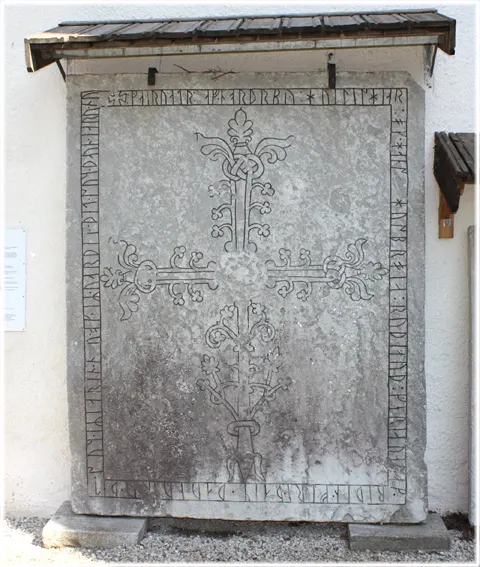 Runor från 1300-talet, foto Bernt Enderborg