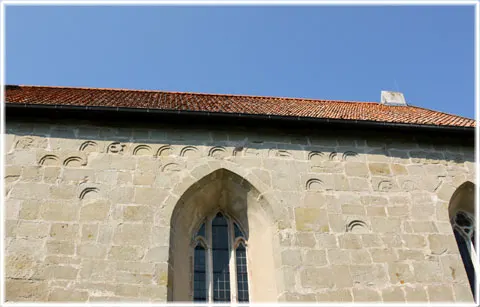 Stridselefanter på Hablingbo kyrka, foto Bernt Enderborg