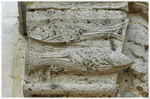 Tvenne fiskar på Hörsne kyrka, foto Bernt Enderborg