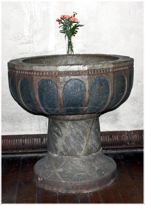 Dopfunten i Akebäck kyrka