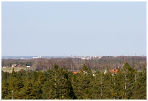 Visby från Hallbro slott