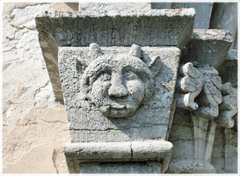 Skulptur på Ardre kyrka