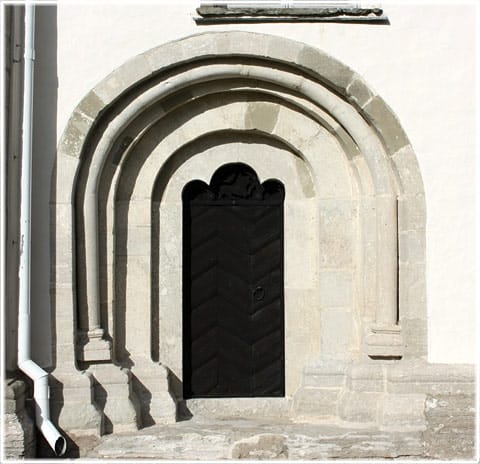 Nordportalen på Linde kyrka