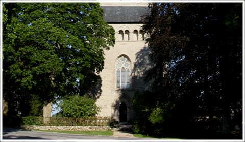 Undre delen av tornet på Dalhems medeltida kyrka