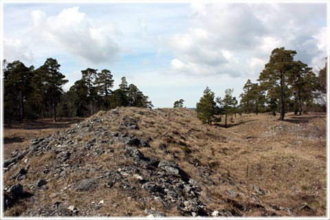 Linde socken, fornborg på Lindeberget