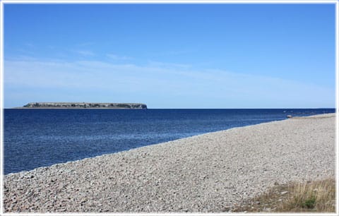 Sten- och klapperstrand på Gotland