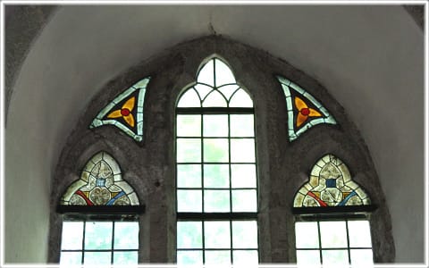 Glasmålningar, Buttle kyrka